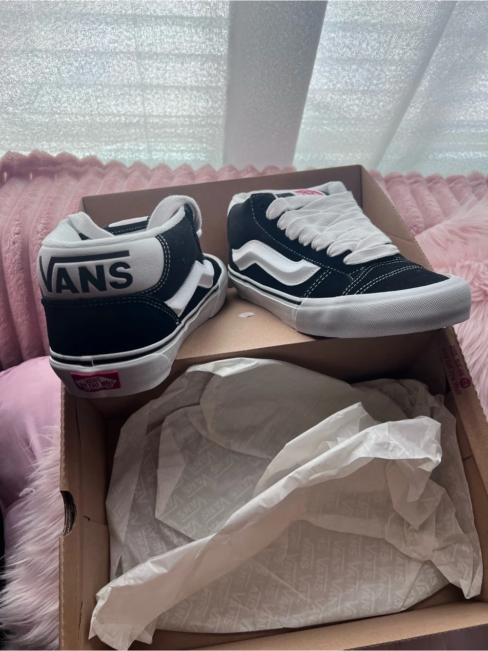 Vans Black & White Sk8-Low Classic Sneaker